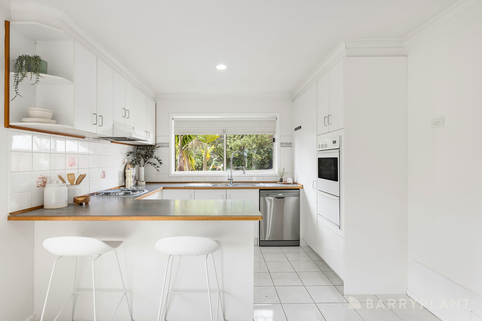 10 Sally Court, Warranwood, VIC 3134 - Thumbnail 2 - 09/05/2025