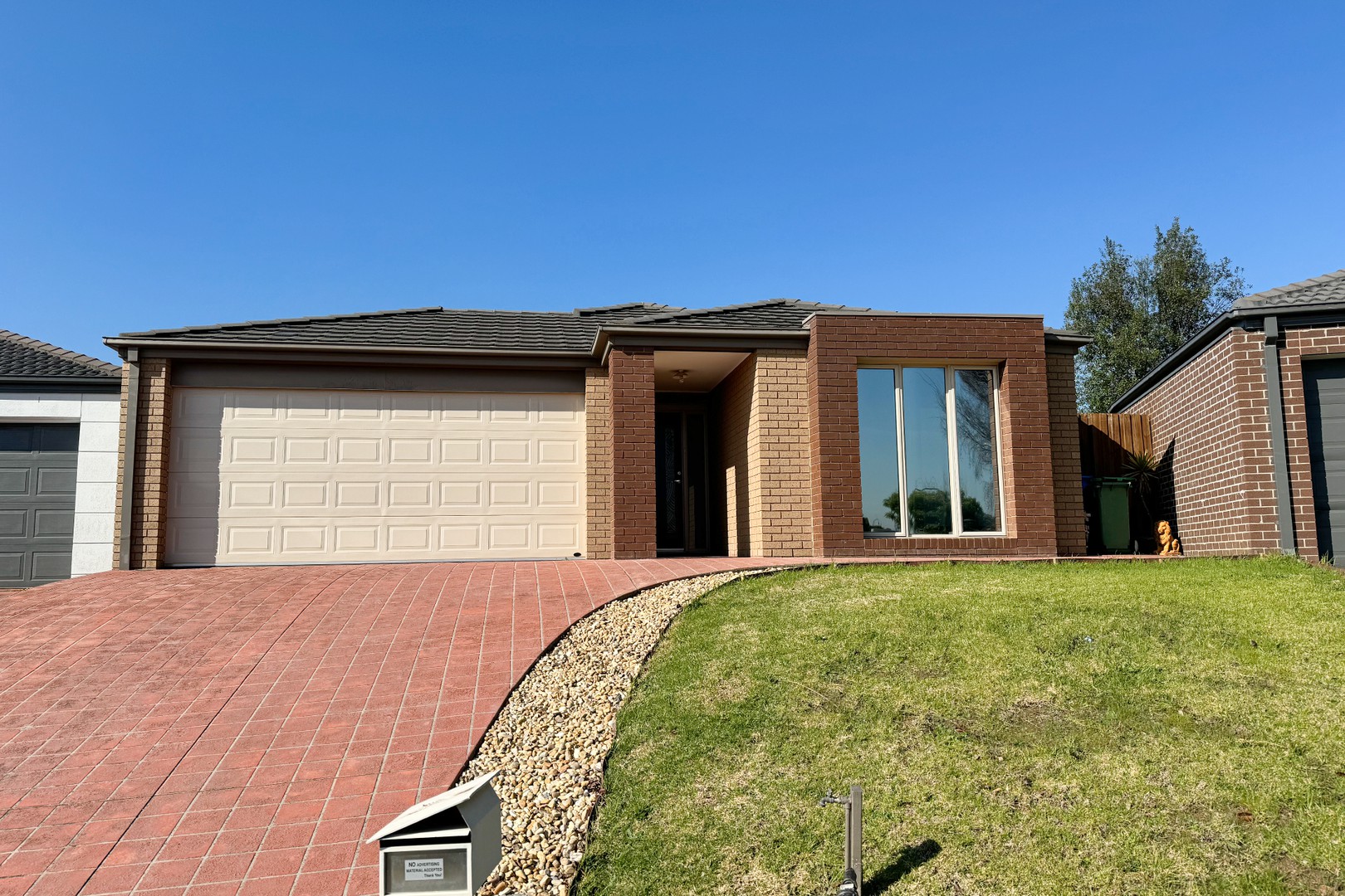 10 Sing Crescent, Berwick, VIC 3806 - Thumbnail 1 - 09/07/2025