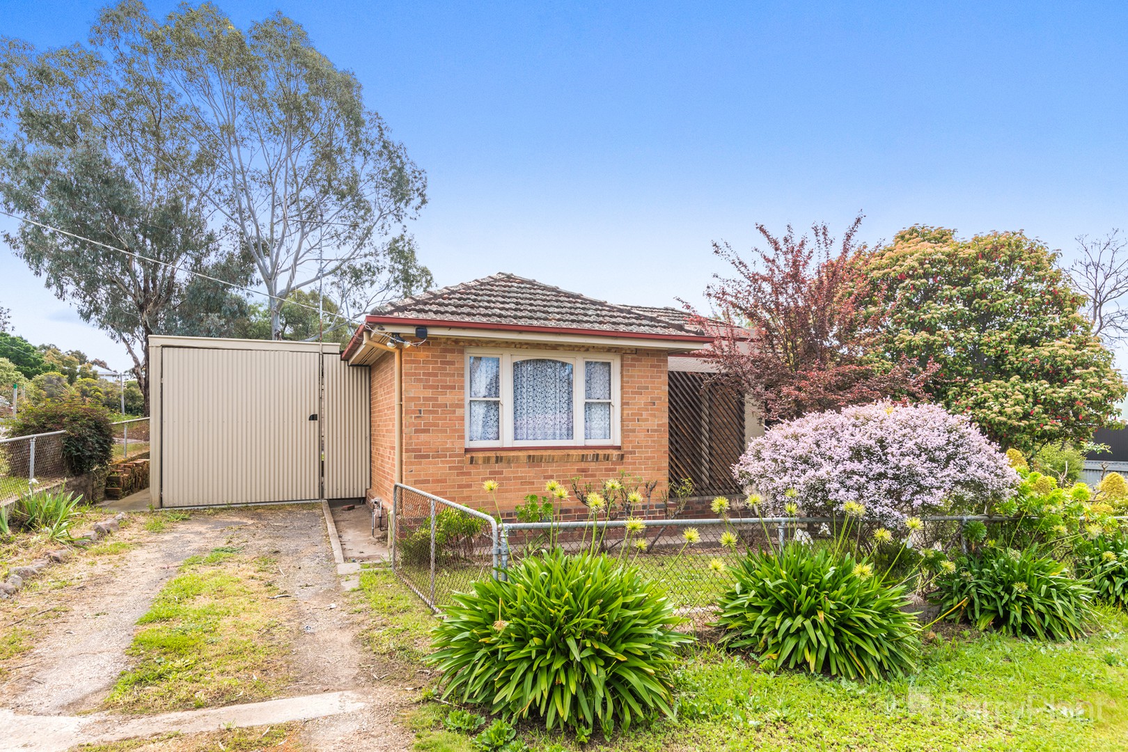 10 Stanfield Street, Long Gully, VIC 3550 - Thumbnail 2 - 13/11/2023
