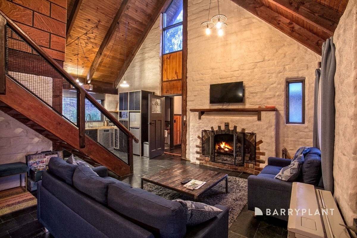 10 Stewart Road, Emerald, VIC 3782 - Thumbnail 2 - 19/12/2023