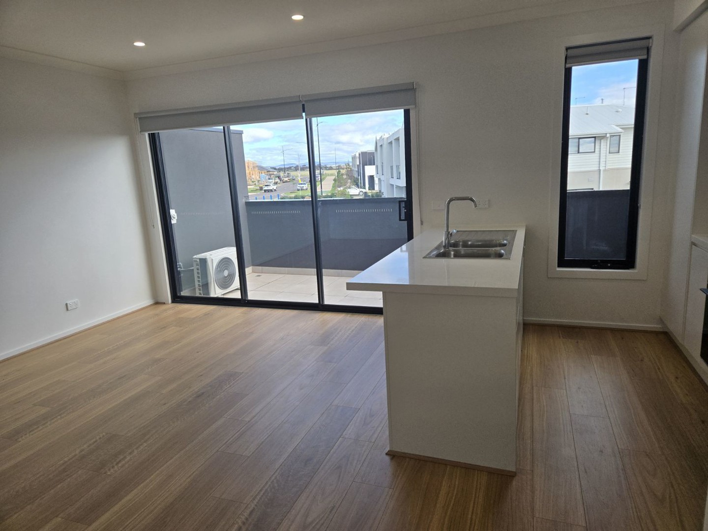 10 Strong View, Fraser Rise, VIC 3336 - Thumbnail 2 - 20/11/2025