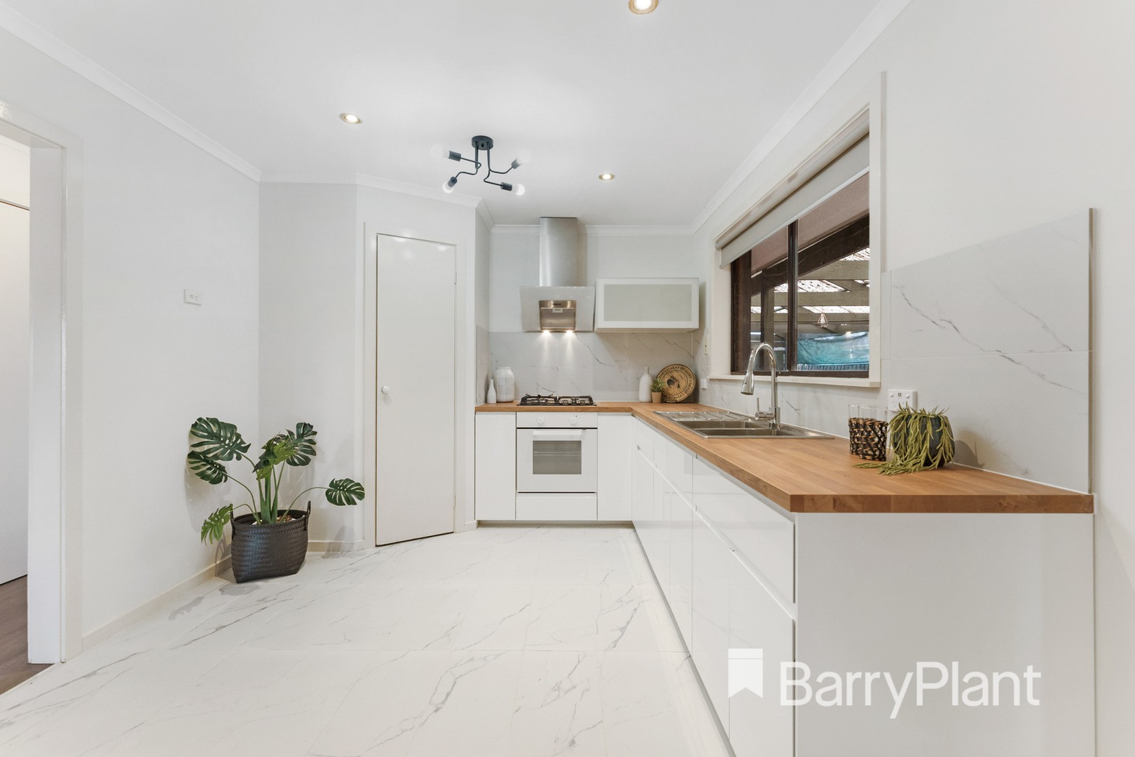 10 Swindon Road, St Albans, VIC 3021, St Albans - Thumbnail 2