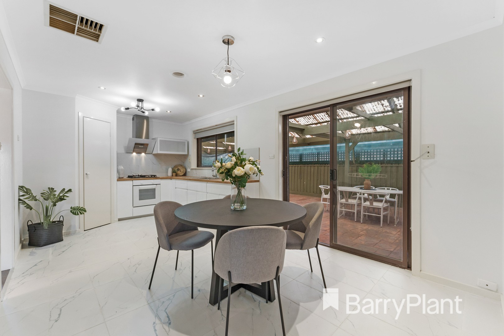 10 Swindon Road, St Albans, VIC 3021, St Albans - Thumbnail 3