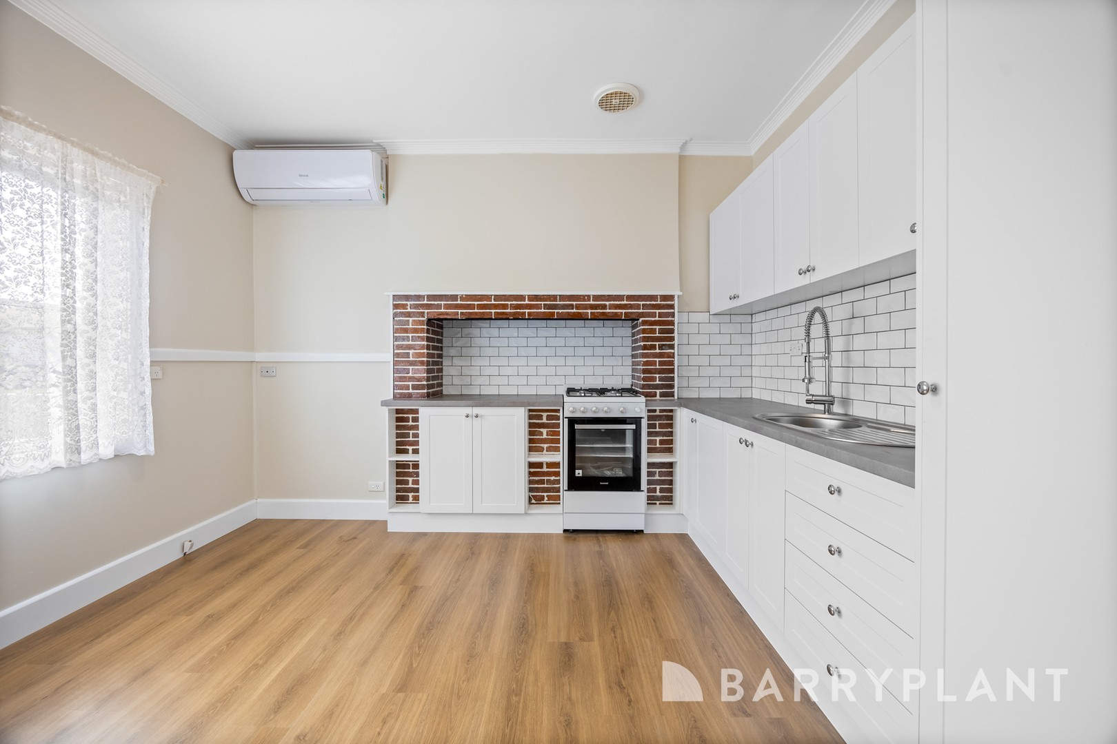 10 Symons St, Wendouree, VIC 3355, Wendouree - Thumbnail 2