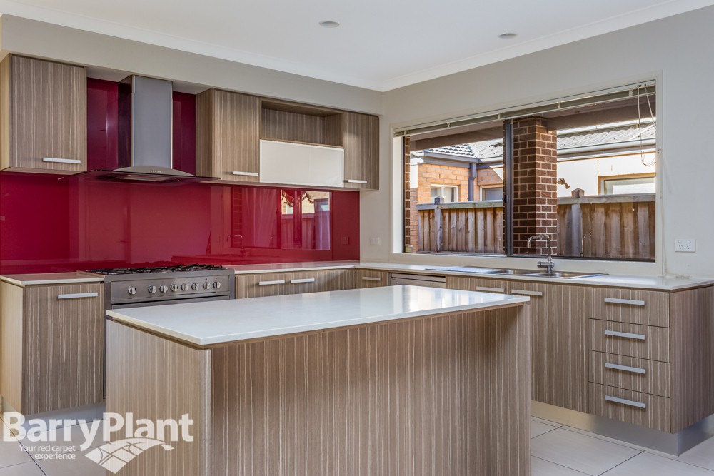 10 Tiarella Street, Point Cook, VIC 3030, Point Cook - Thumbnail 3