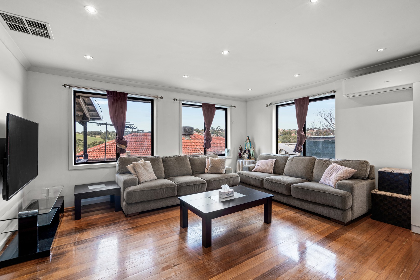 10 Tooan Court, Westmeadows, VIC 3049 - Thumbnail 2 - 08/05/2026