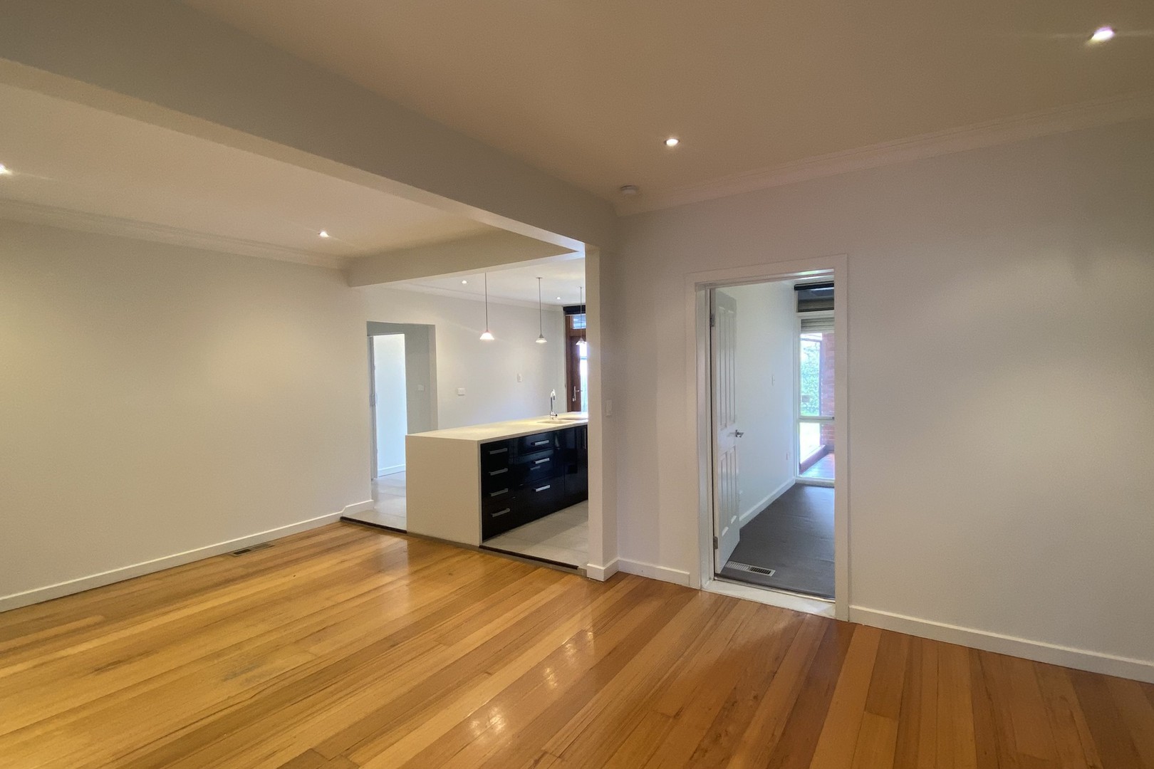 10 Vale Street, Reservoir, VIC 3073, Reservoir - Thumbnail 3