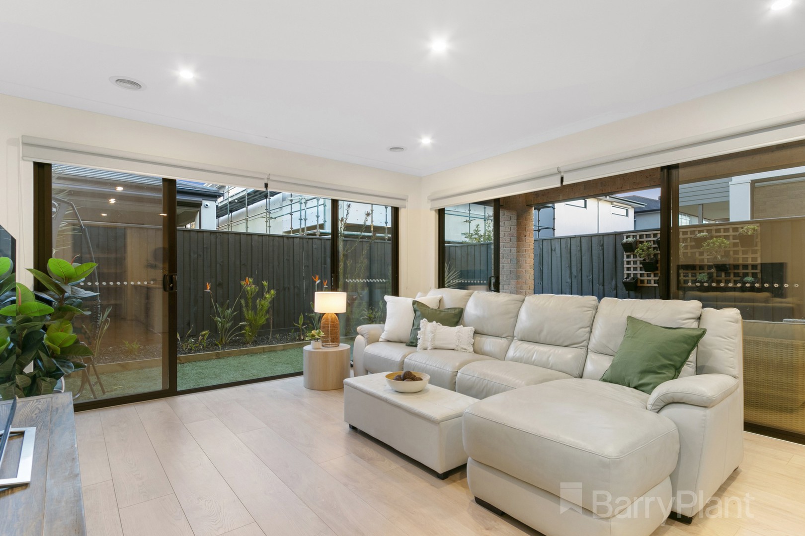 10 Viewmont StreetWantirna South, VIC 3152, Wantirna South - Thumbnail 2