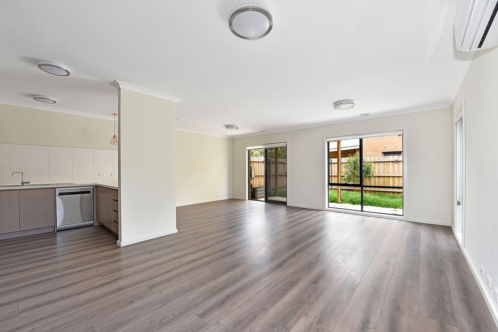 10 Village Crescent, Westmeadows, VIC 3049, Westmeadows - Thumbnail 2