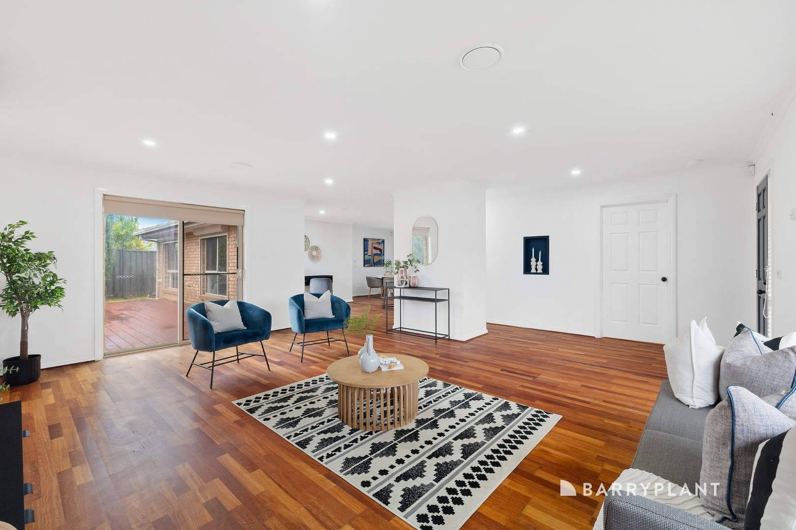10 Warren Close, Mill Park, VIC 3082 - Thumbnail 2 - 07/10/2026