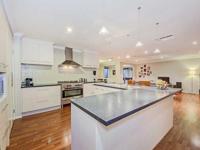 10 Warrens Brook Road, Hillside, VIC 3037, Hillside - Thumbnail 2