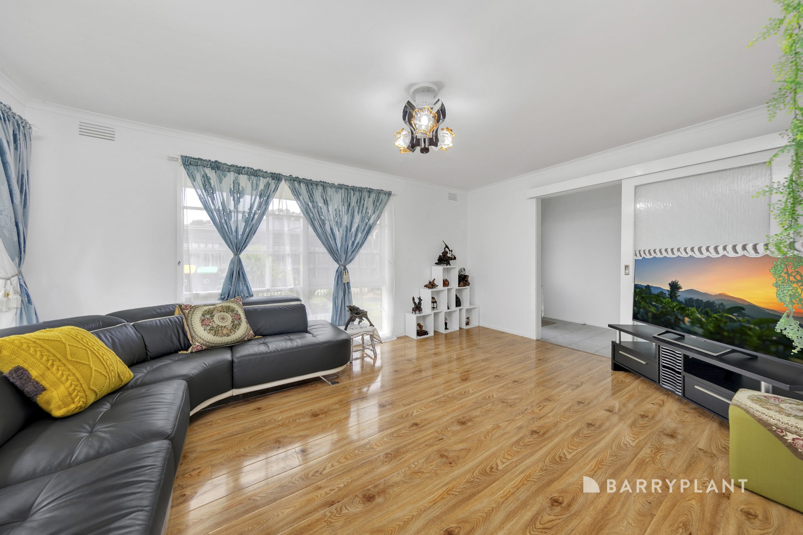 10 Wenden Road, Mill Park, VIC 3082, Mill Park - Thumbnail 2