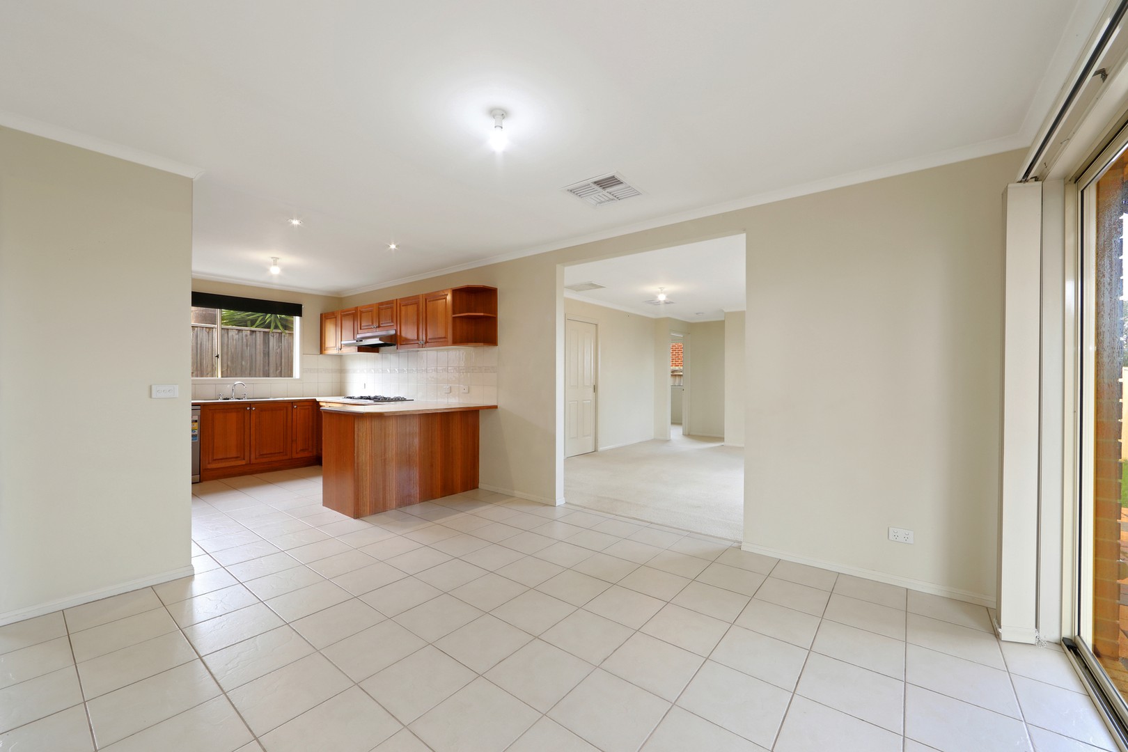 10 Wesley Close, Skye, VIC 3977 - Thumbnail 2 - 07/05/2025