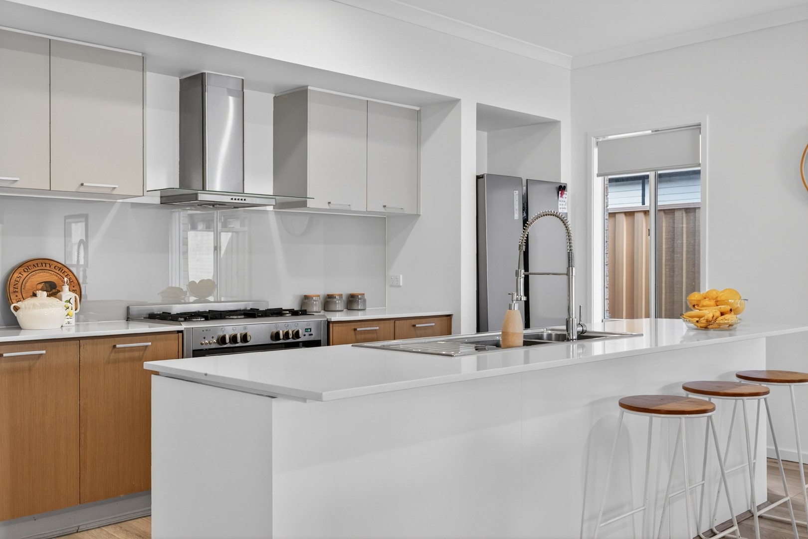 10 Westerfolds Terrace, Caroline Springs, VIC 3023 - Thumbnail 2 - 06/05/2026