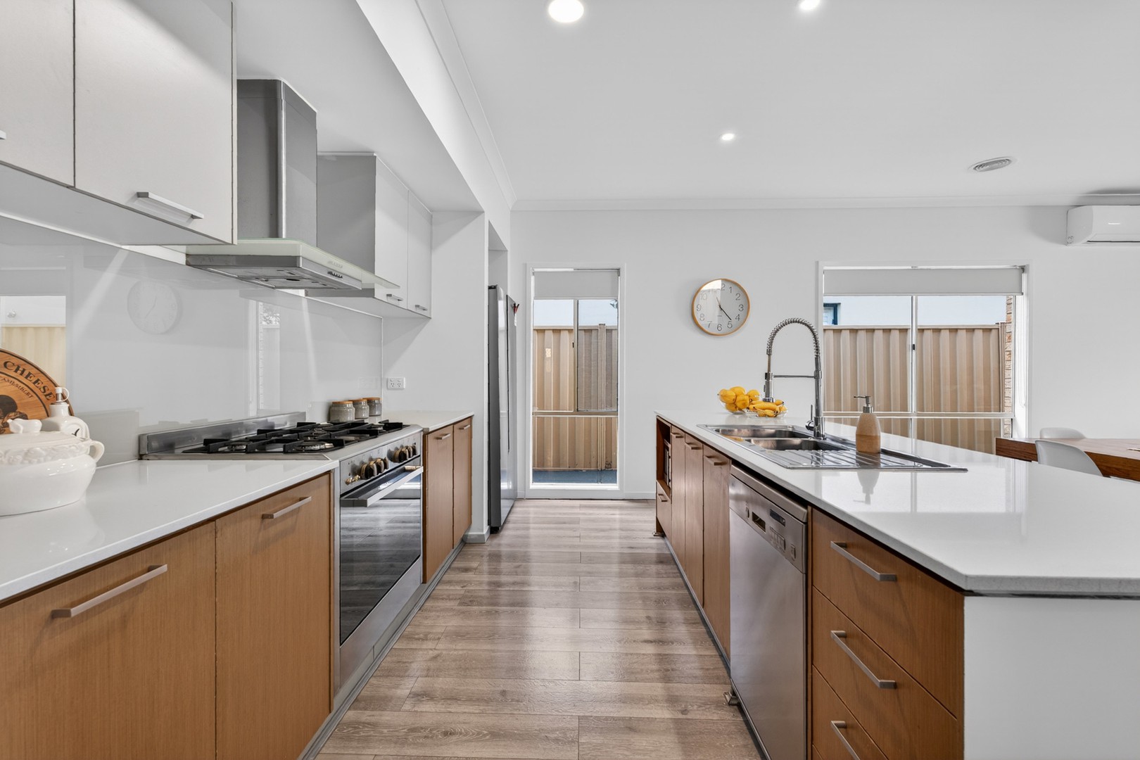 10 Westerfolds Terrace, Caroline Springs, VIC 3023, Caroline Springs - Thumbnail 3