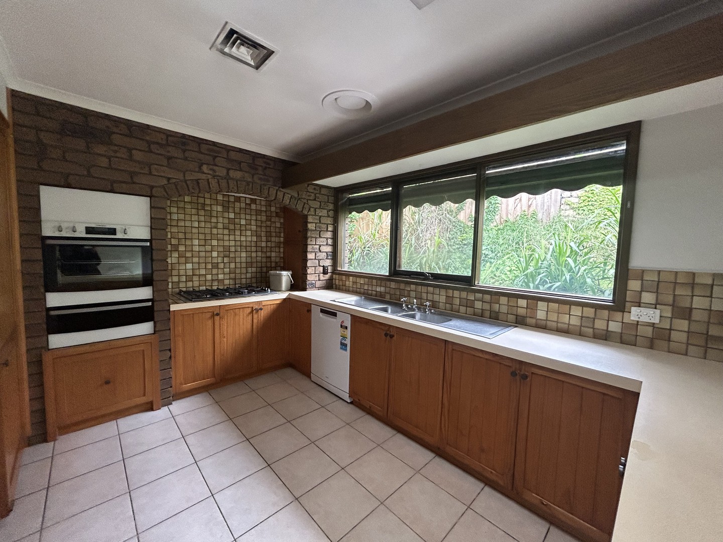 10 Whistlewood Close, Doncaster East, VIC 3109, Doncaster East - Thumbnail 2