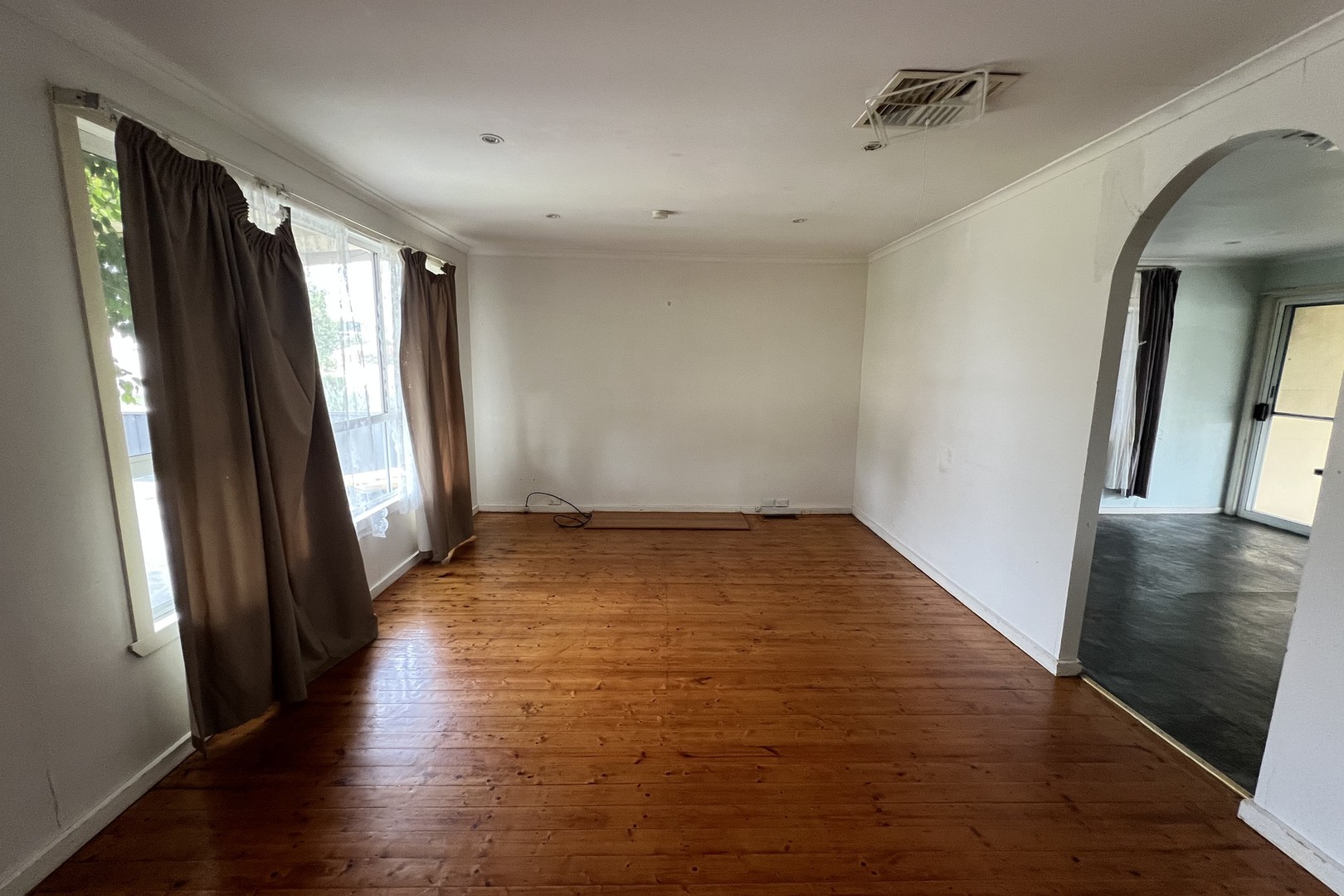 10 Wilkinson Road, Sunshine, VIC 3020, Sunshine - Thumbnail 2