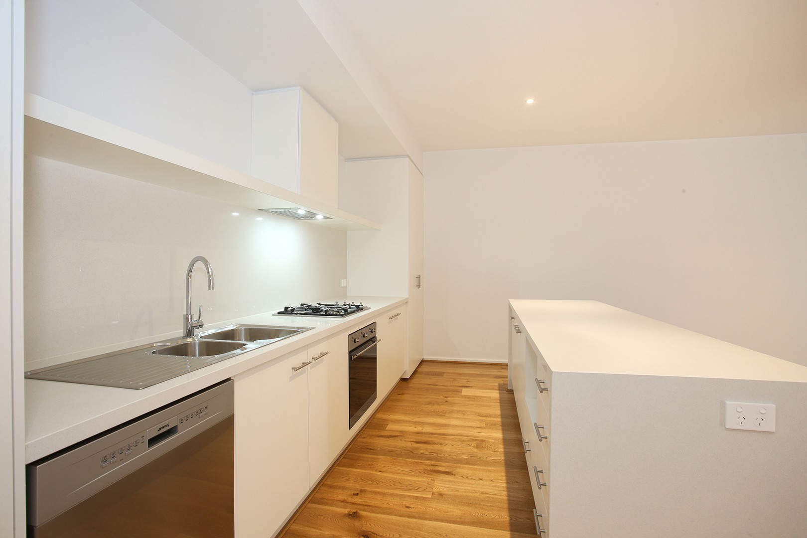 10 Willowdene Way, Berwick, VIC 3806 - Thumbnail 1 - 04/08/2026