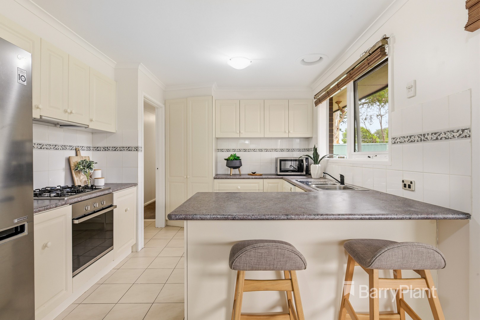 100 Allambanan Drive, Bayswater North, VIC 3153, Bayswater North - Thumbnail 4