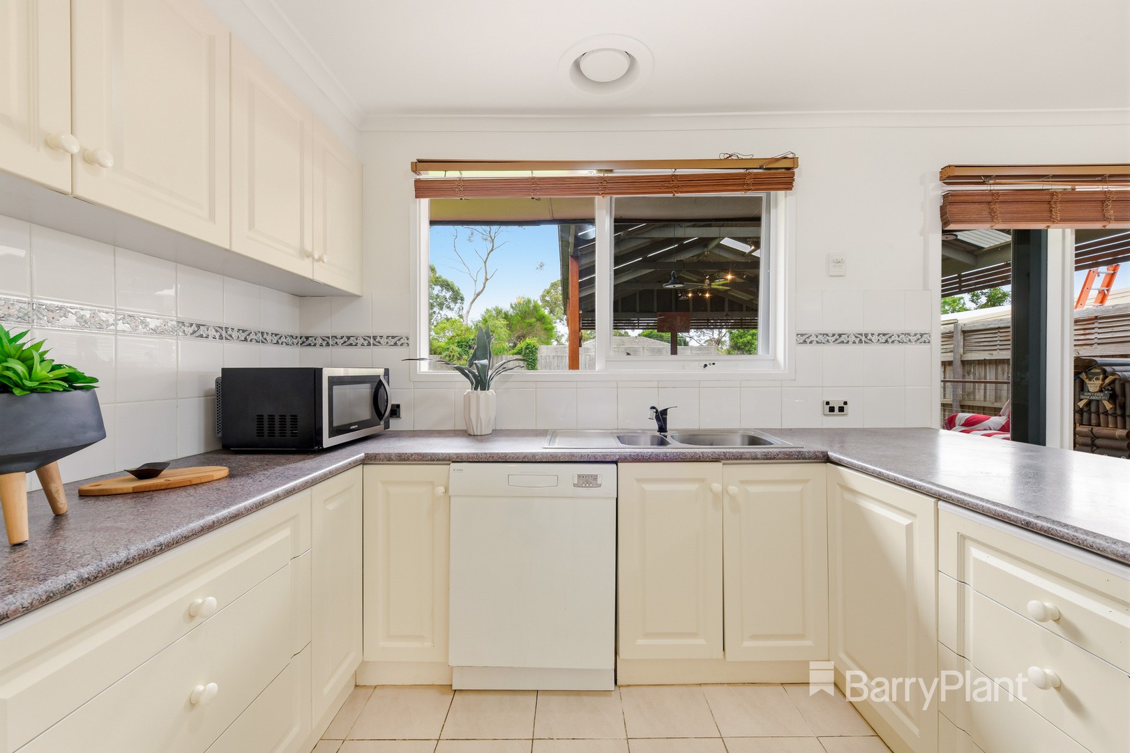 100 Allambanan Drive, Bayswater North, VIC 3153, Bayswater North - Thumbnail 5