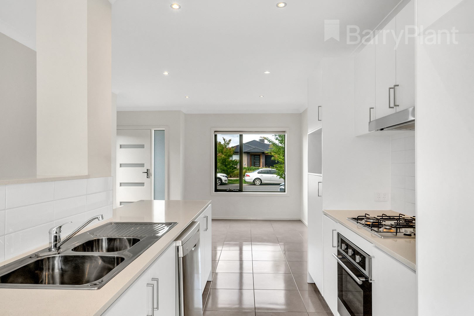 100 Baronial Way, Craigieburn, VIC 3064, Craigieburn - Thumbnail 3