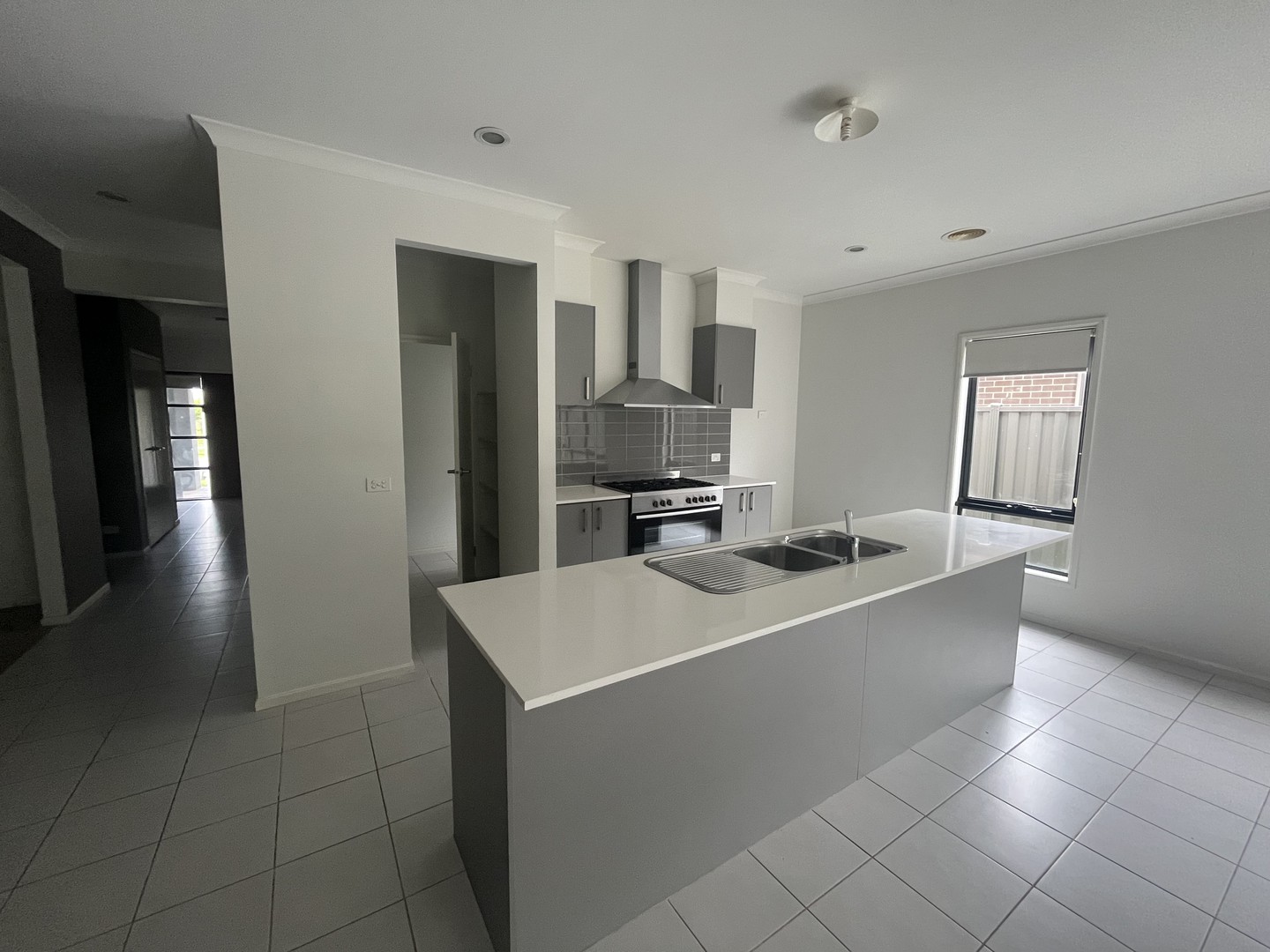 100 Eltham Parade, Manor Lakes, VIC 3024, Manor Lakes - Thumbnail 4