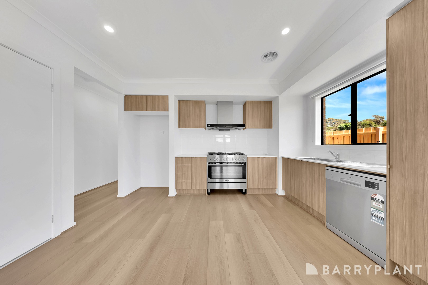 100 Mortar Ridge, Mernda, VIC 3754 - Thumbnail 2 - 02/04/2025