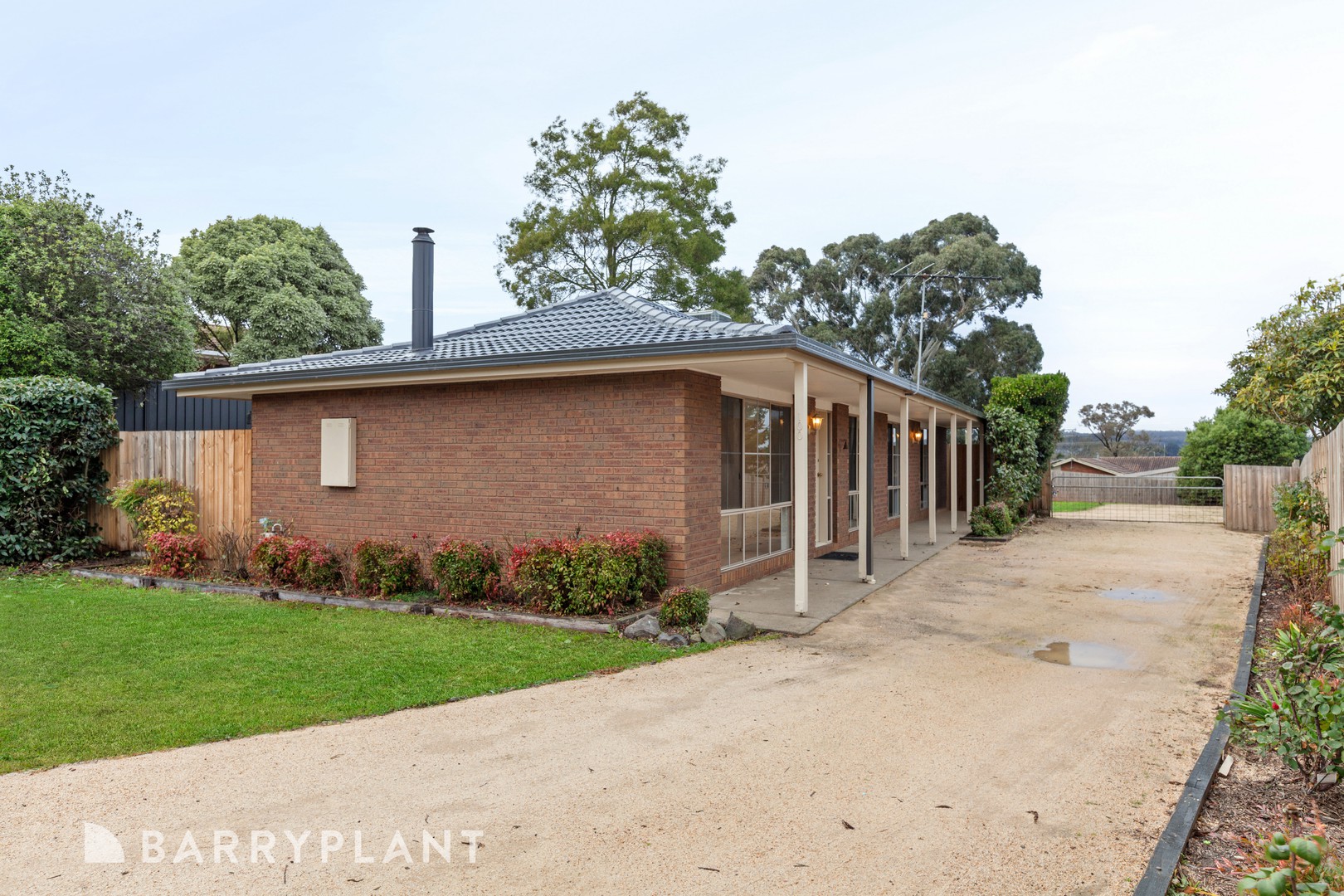 100 Sutherland Street, Kilmore, VIC 3764 - Thumbnail 2 - 19/06/2025