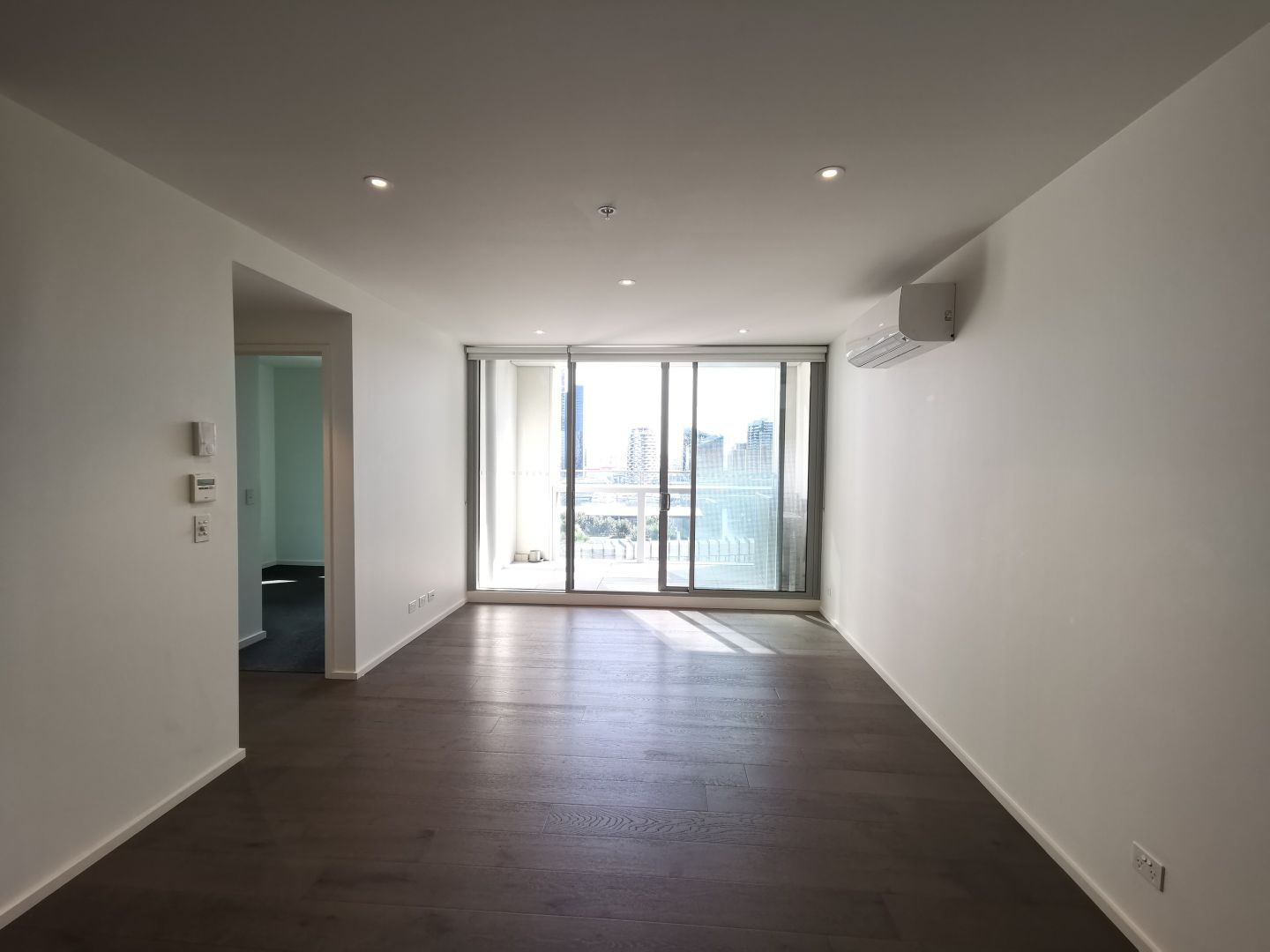 1007W/888 Collins Street, Docklands, VIC 3008 - Thumbnail 2 - 28/03/2023