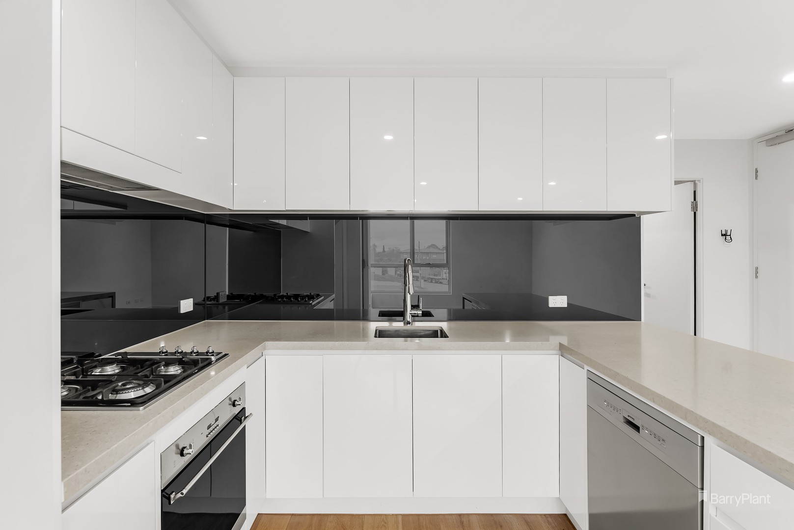 102/170 Manningham Road, Bulleen, VIC 3105 - Thumbnail 2 - 22/05/2024