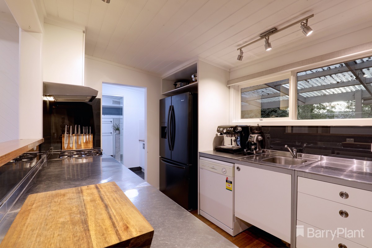 102 David Hill Road, Monbulk, VIC 3793, Monbulk - Thumbnail 6