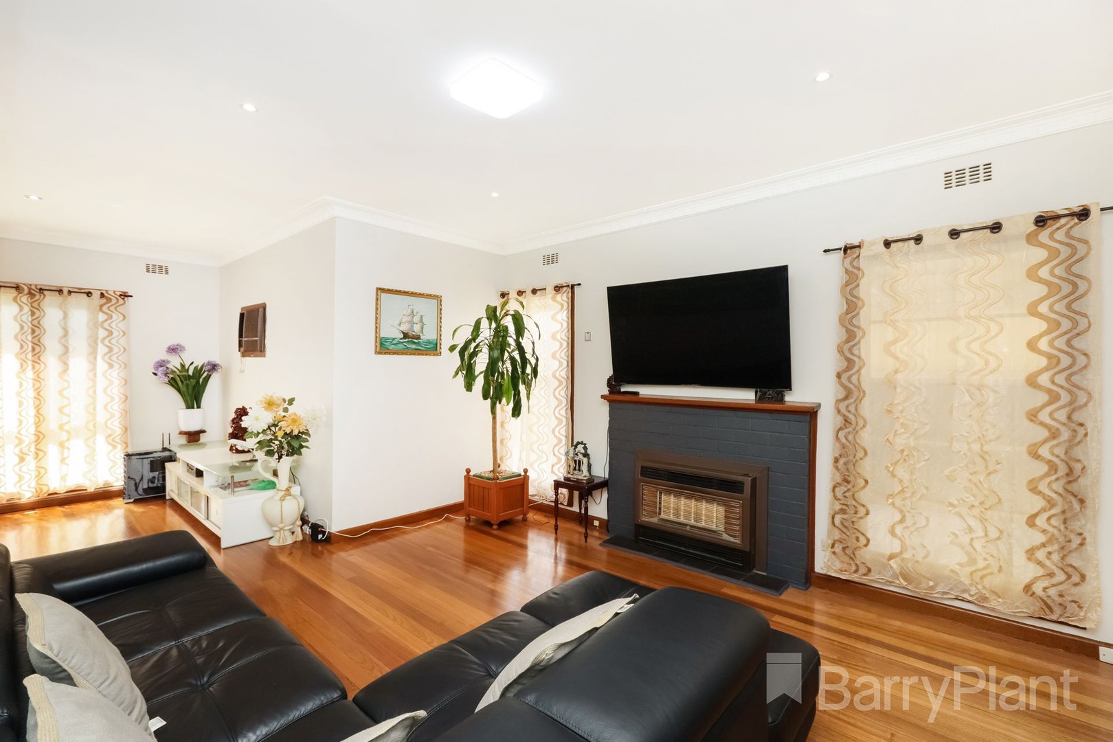 102 Devonshire RoadSunshine, VIC 3020, Sunshine - Thumbnail 2