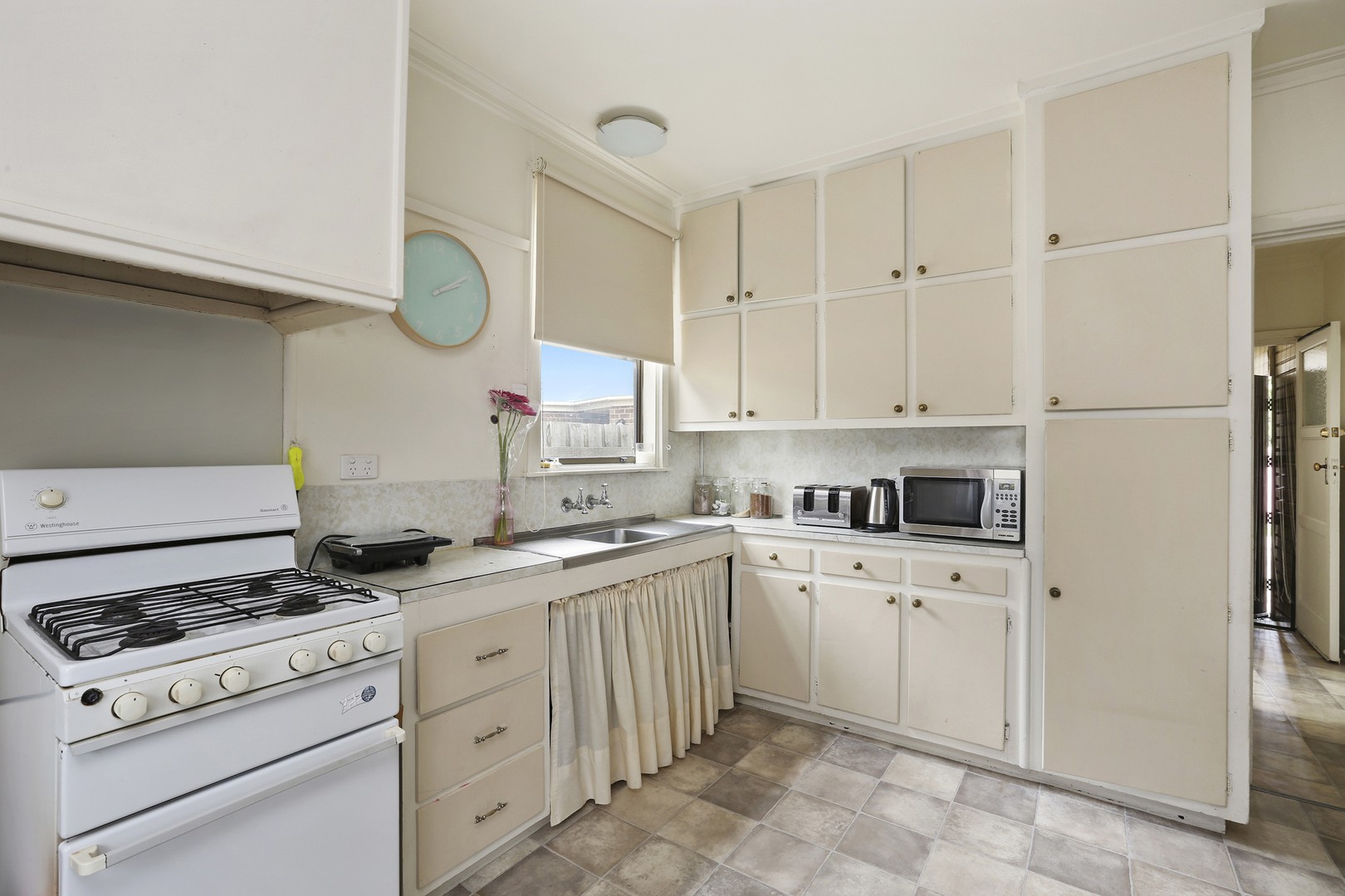 102 Robin  Avenue, Norlane, VIC 3214 - Thumbnail 2 - 10/05/2024