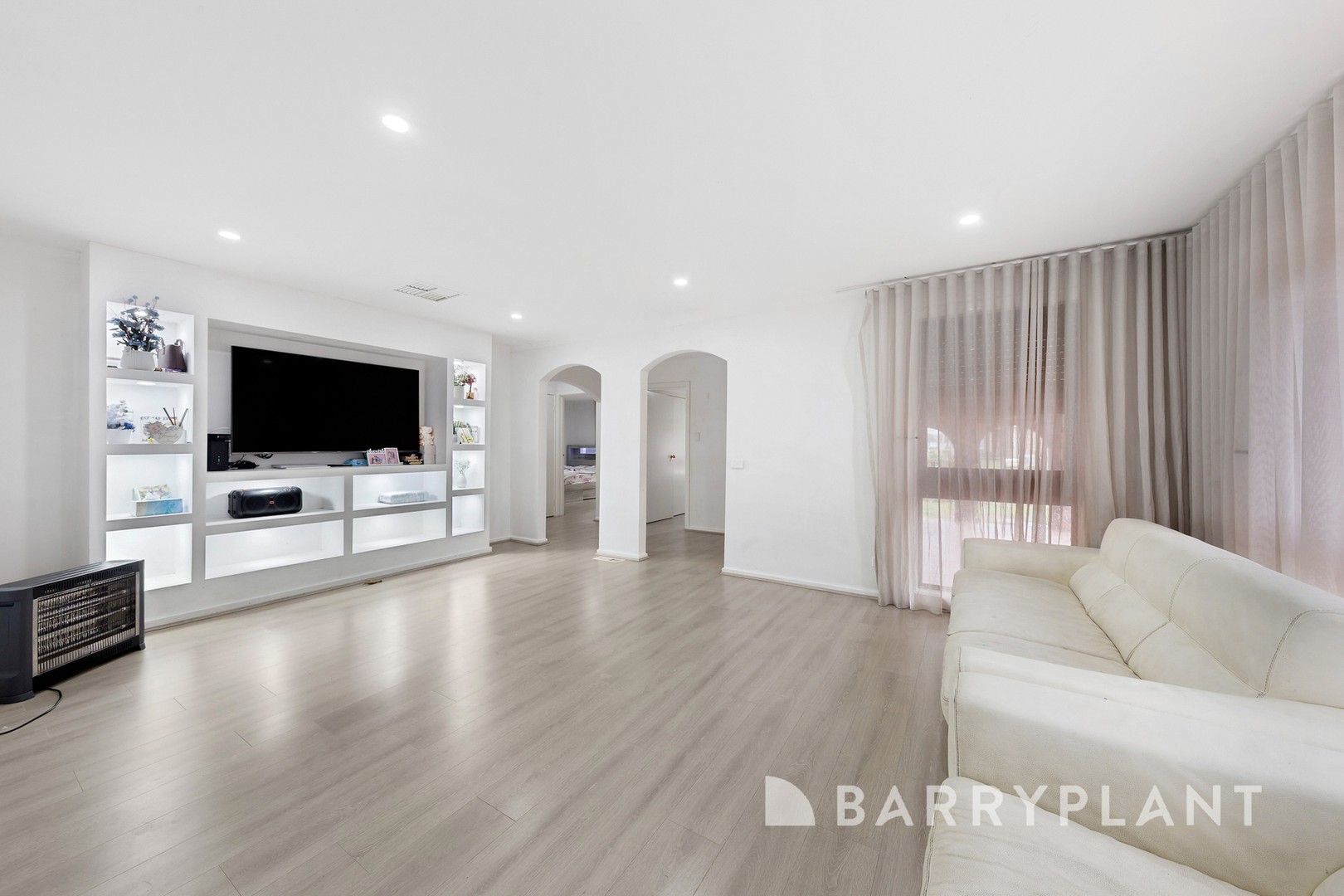 102 Tamar Drive, Deer Park, VIC 3023 - Thumbnail 2 - 20/05/2026