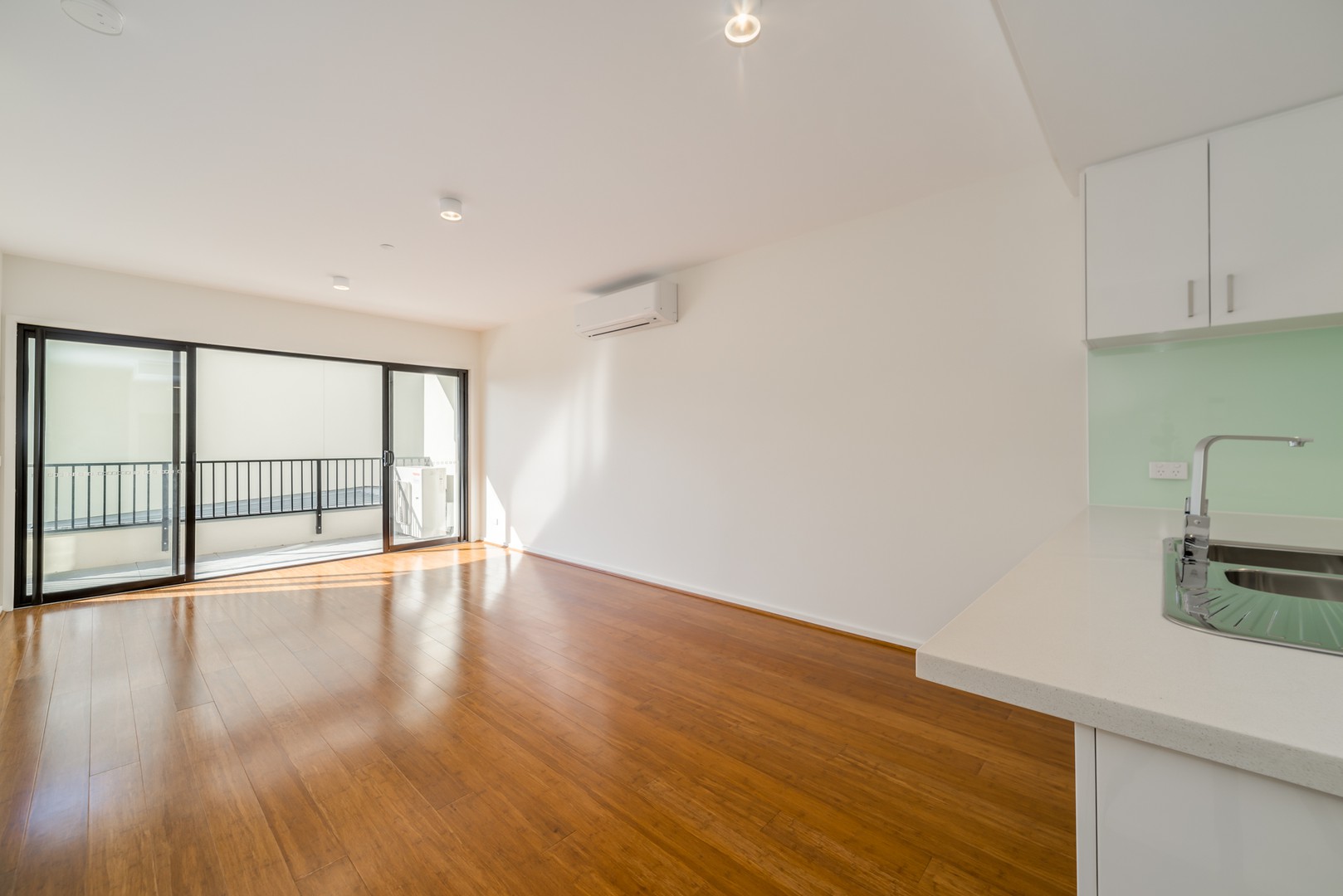 103/569-571 Whitehorse Road, Mitcham, VIC 3132, Mitcham - Thumbnail 2