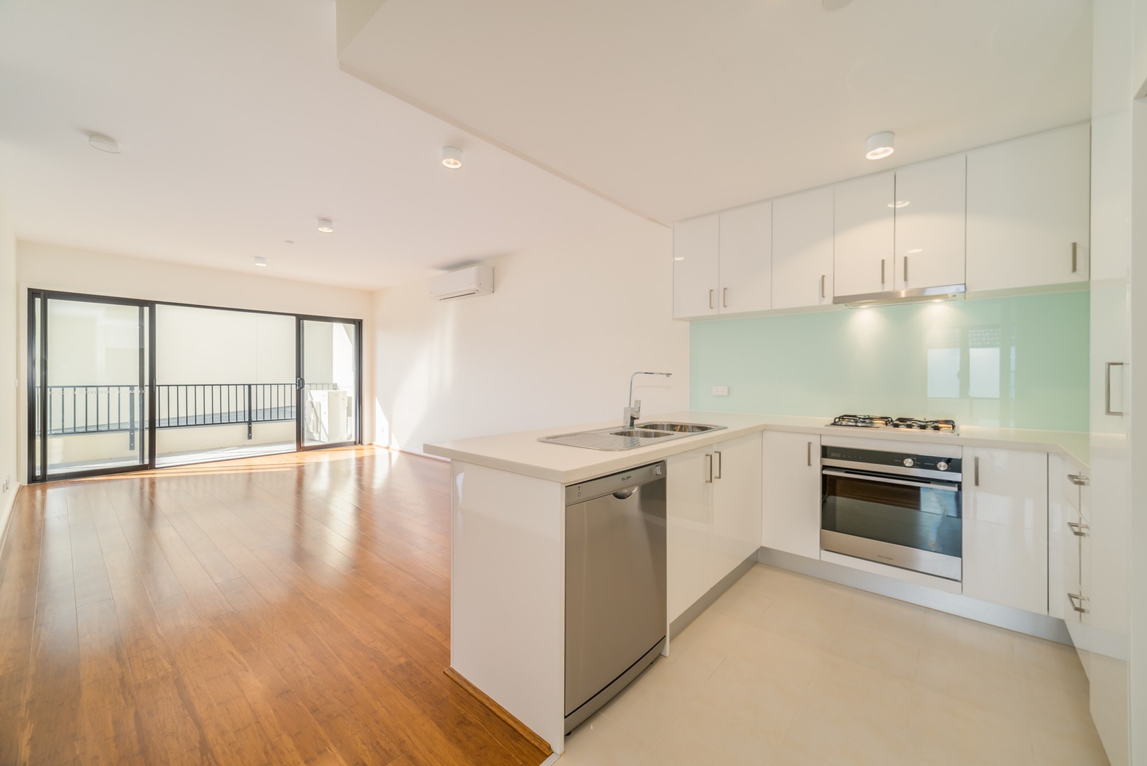 103/569-571 Whitehorse Road, Mitcham, VIC 3132, Mitcham - Thumbnail 3