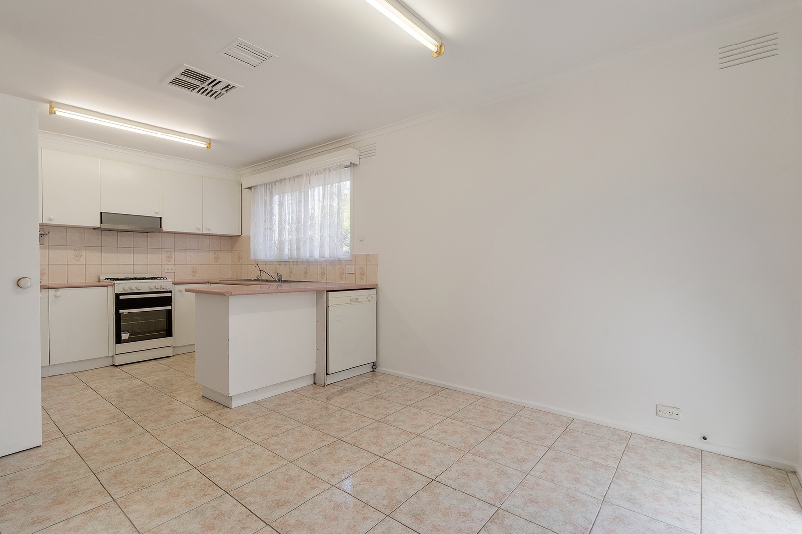 103 South Circular Road, Gladstone Park, VIC 3043, Gladstone Park - Thumbnail 5