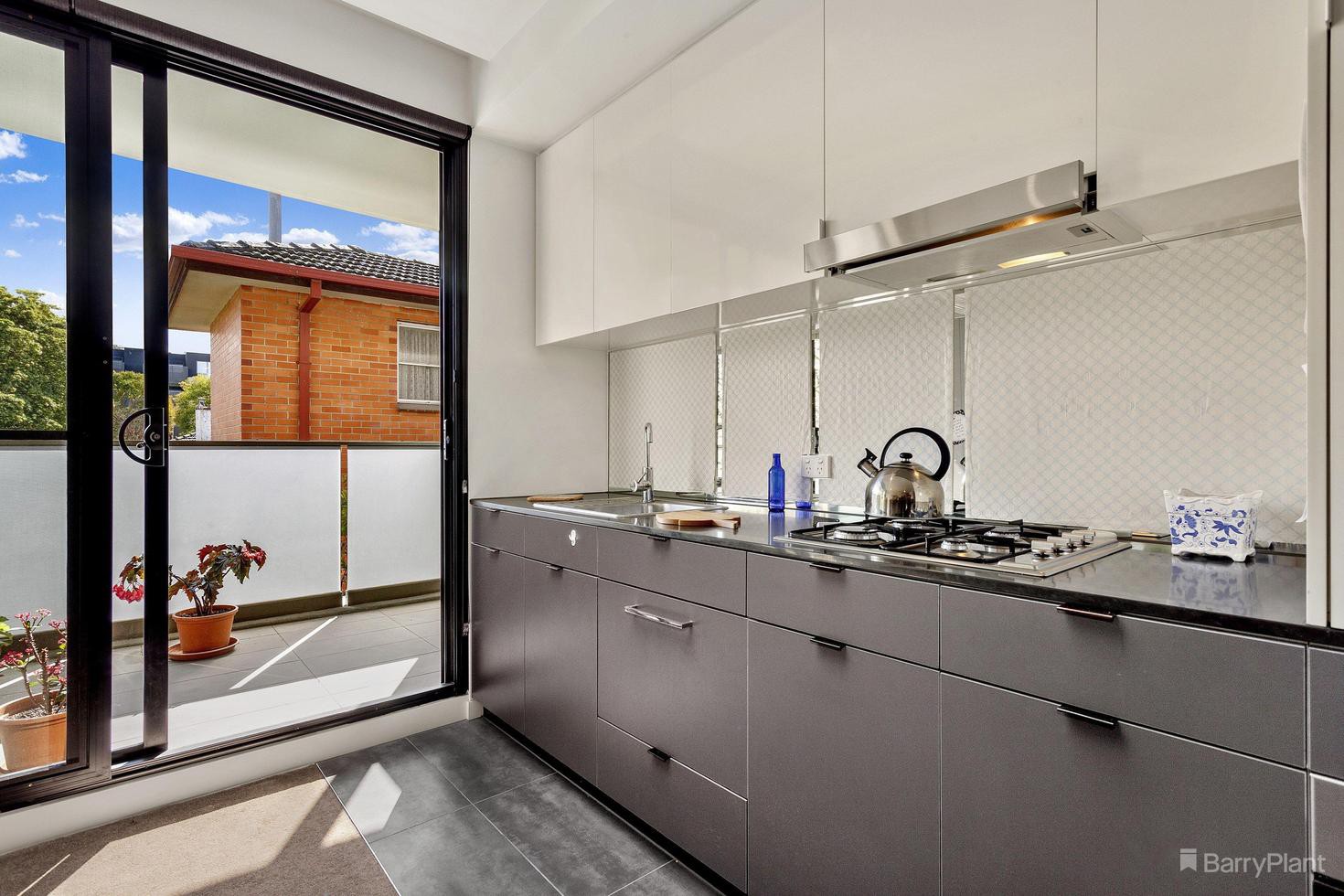 104/18 Queen Street, Blackburn, VIC 3130, Blackburn - Thumbnail 2