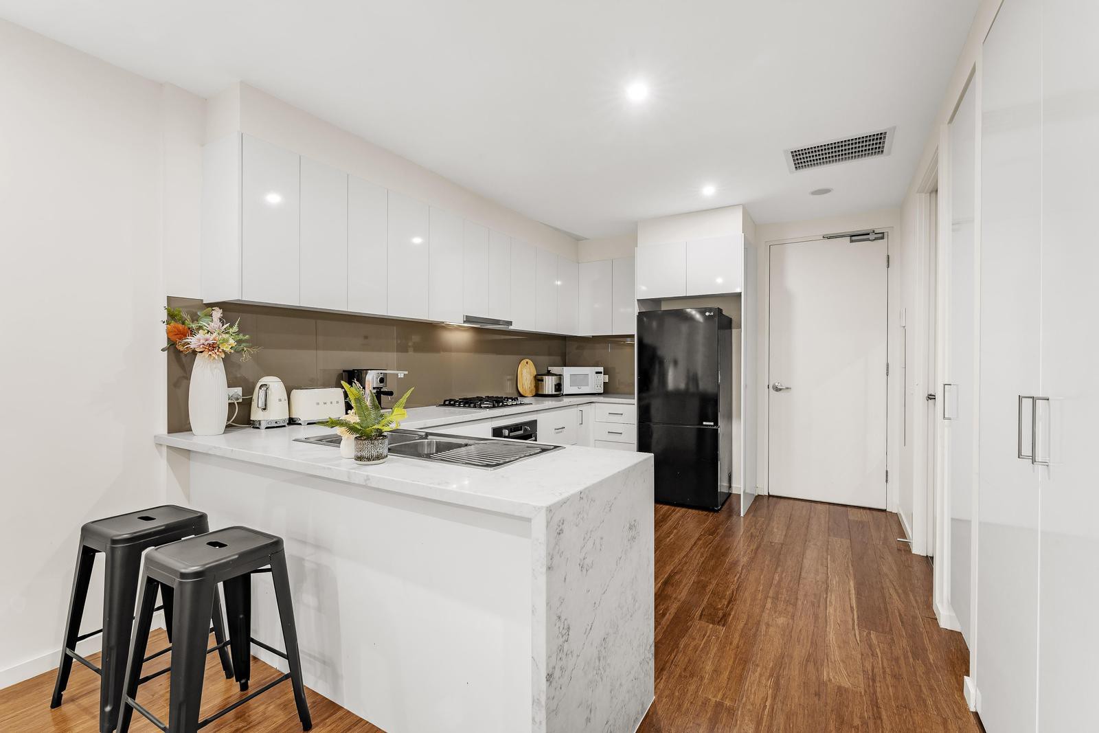 105/927 Doncaster Road, Doncaster East, VIC 3109, Doncaster East - Thumbnail 4