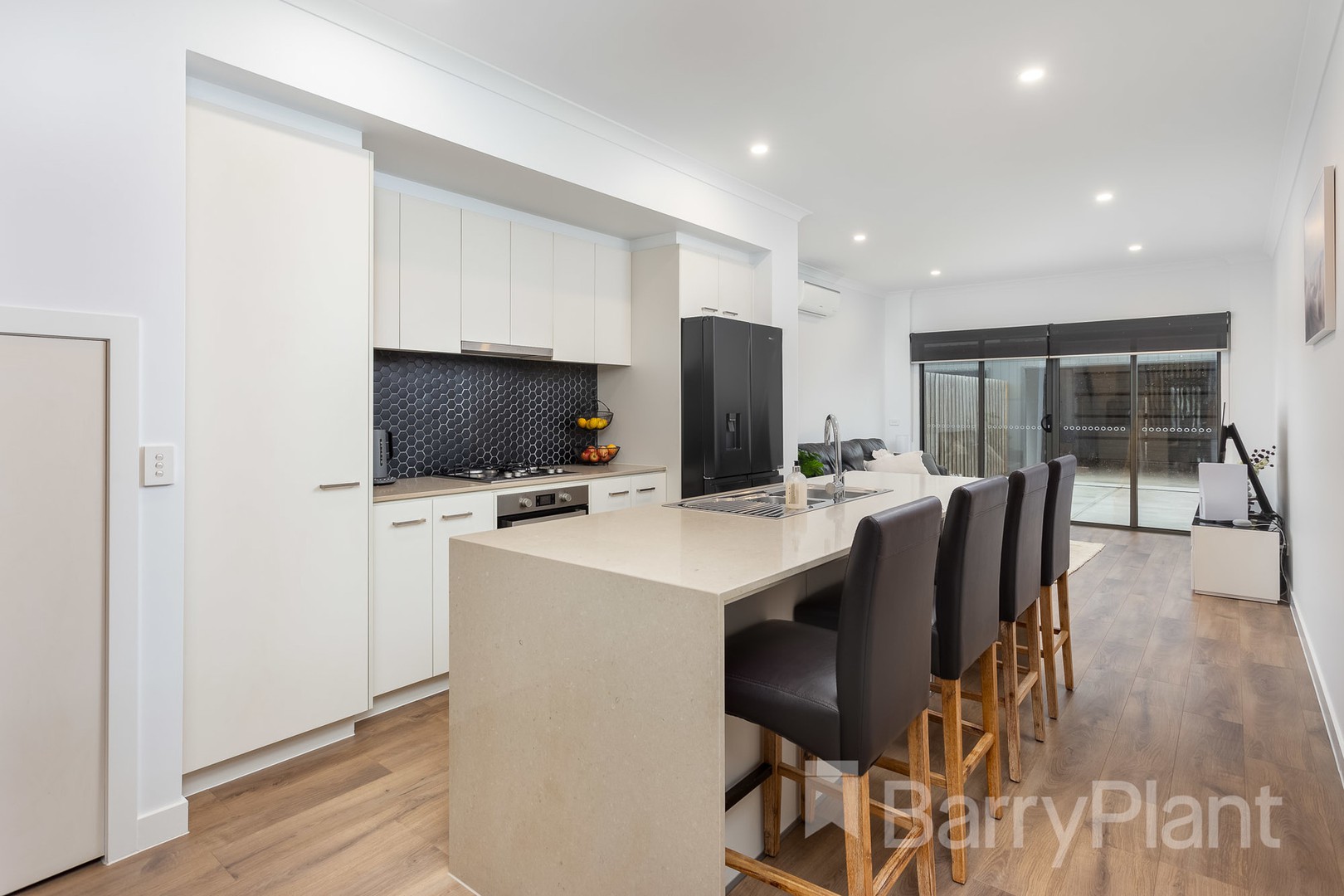 105 Waterhaven Boulevard, Point Cook, VIC 3030, Point Cook - Thumbnail 2