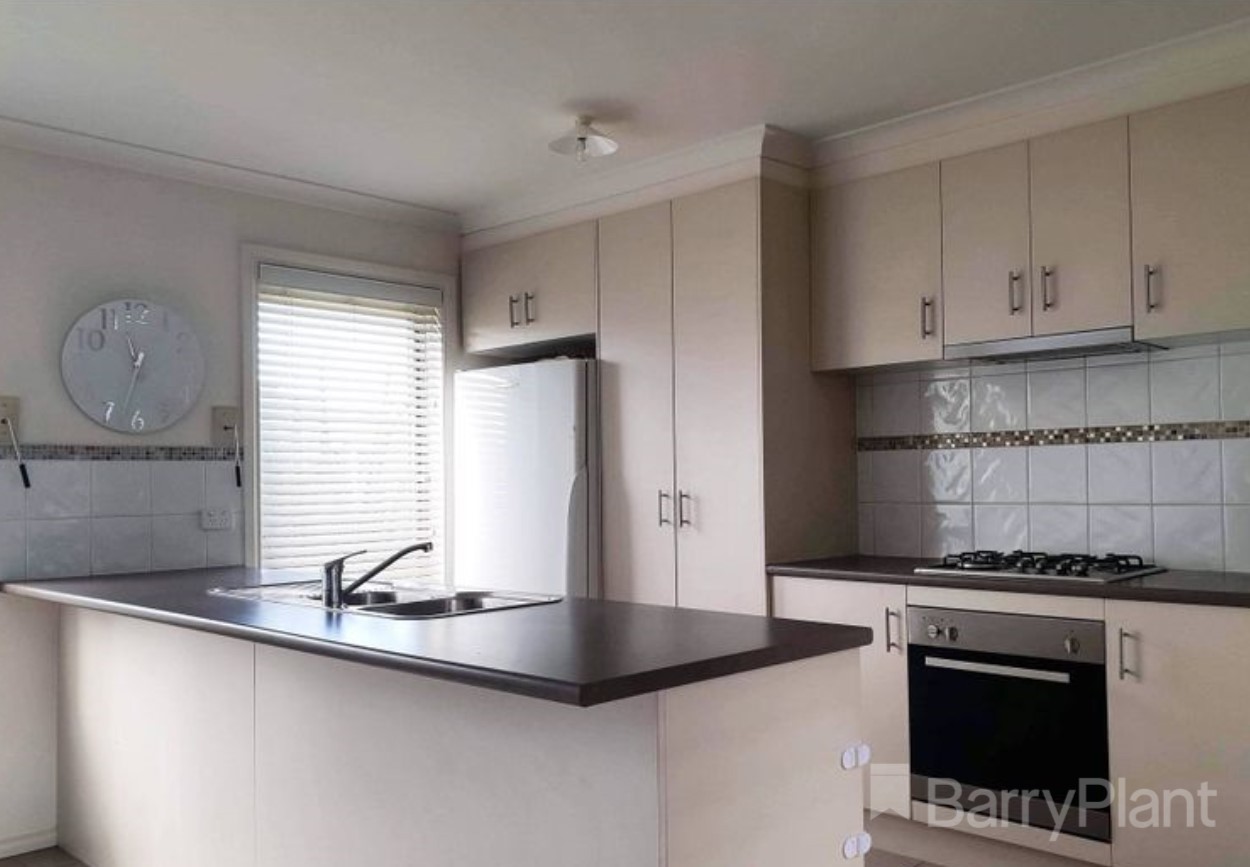 106 Melissa Way, Pakenham, VIC 3810, Pakenham - Thumbnail 2