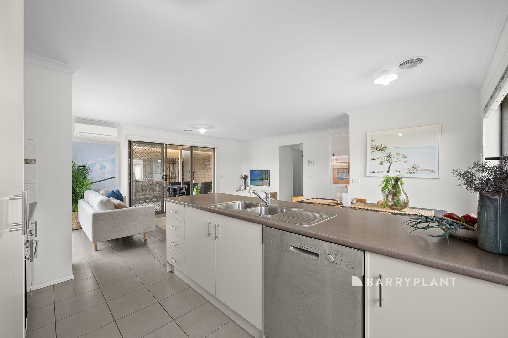 106 Melissa Way, Pakenham, VIC 3810, Pakenham - Thumbnail 5