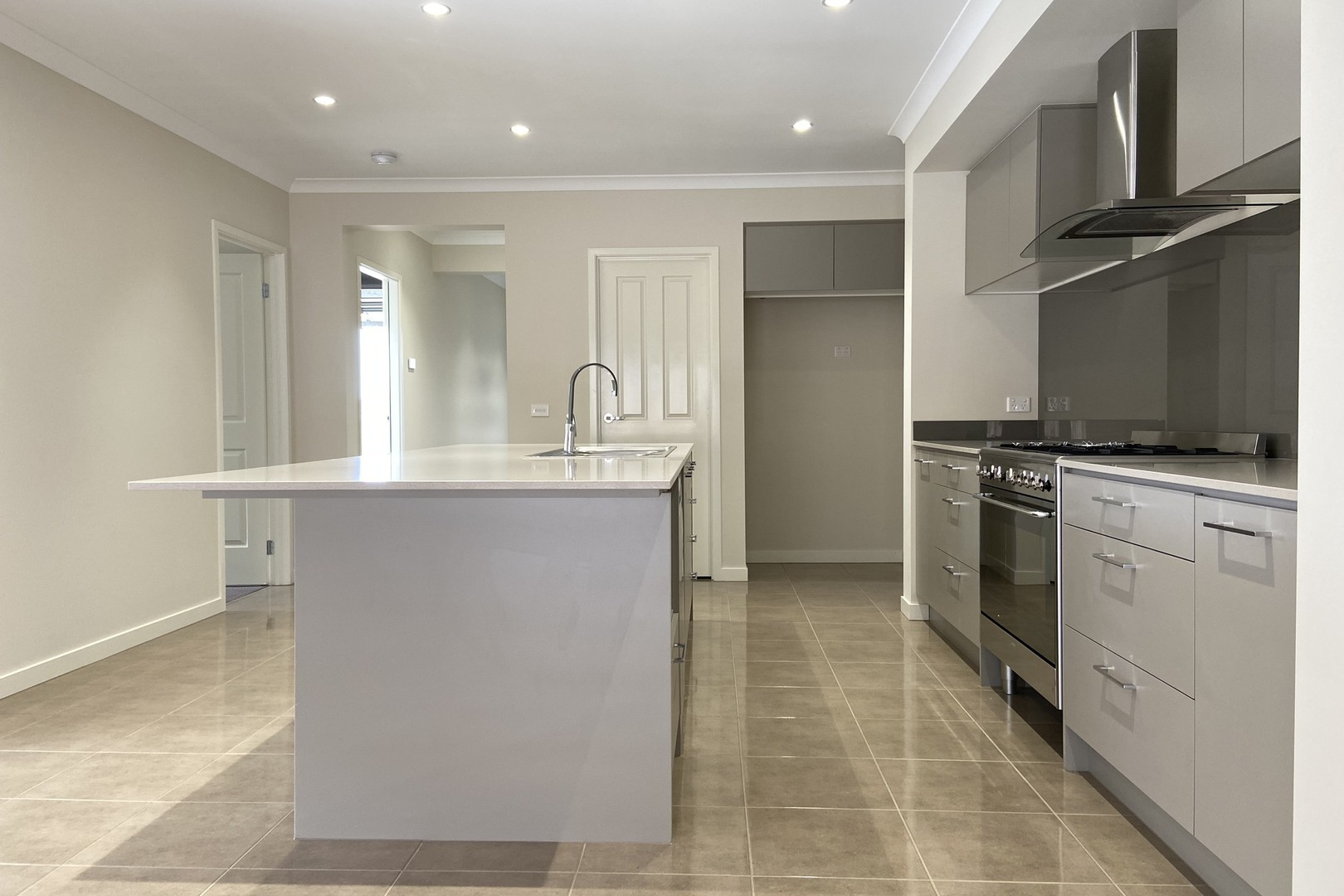107 Thoroughbred Drive, Clyde North, VIC 3978, Clyde North - Thumbnail 5
