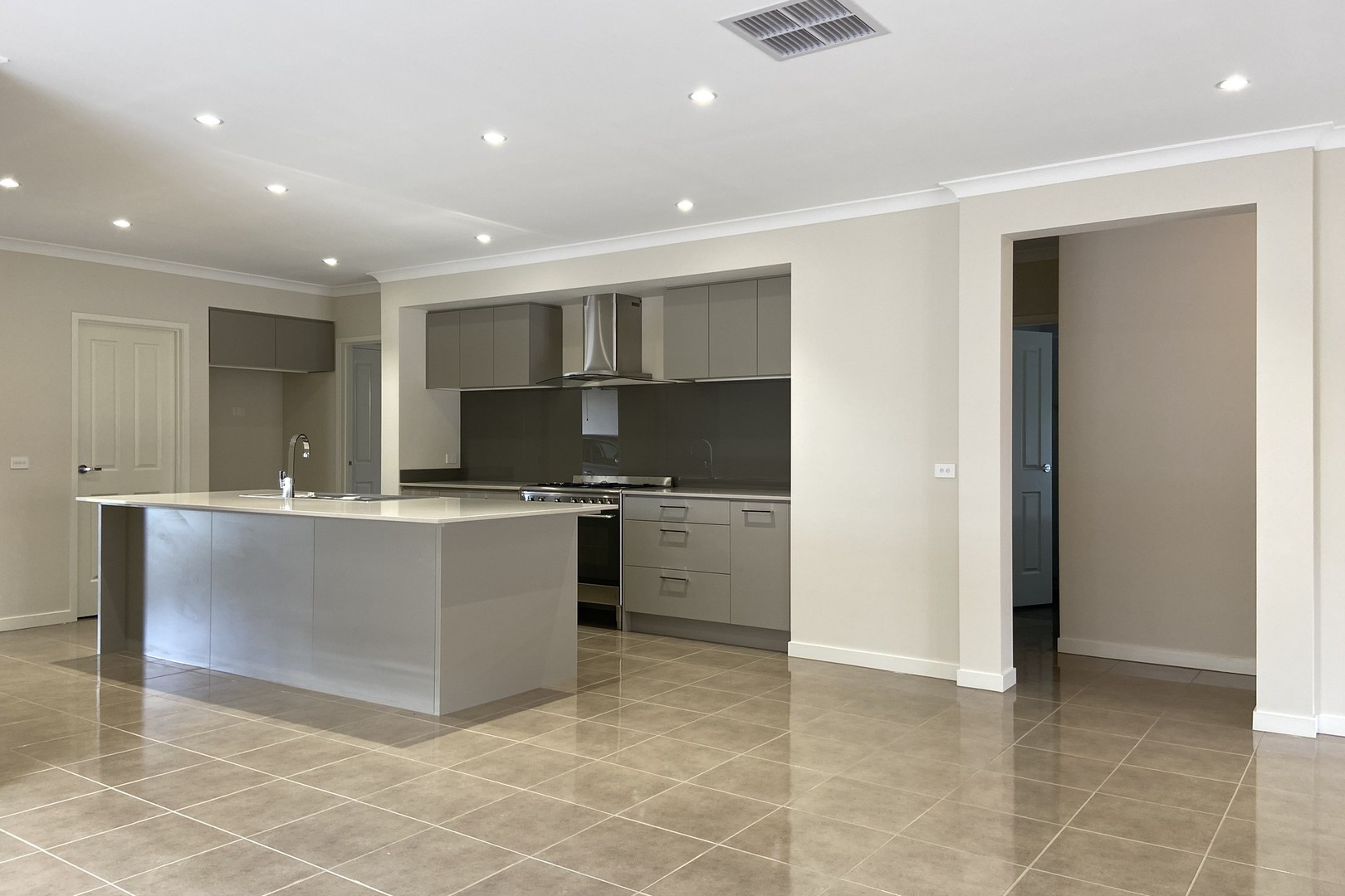 107 Thoroughbred Drive, Clyde North, VIC 3978, Clyde North - Thumbnail 6