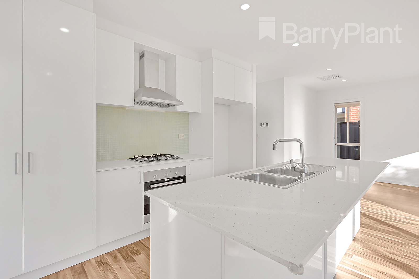 108 Bluebell Drive, Craigieburn, VIC 3064, Craigieburn - Thumbnail 3