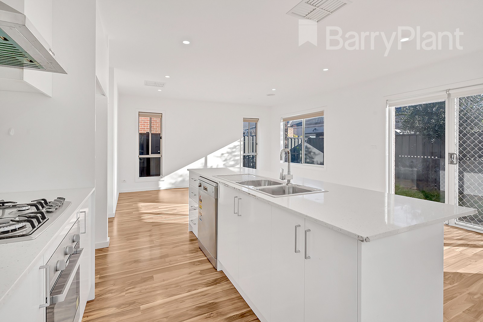 108 Bluebell Drive, Craigieburn, VIC 3064, Craigieburn - Thumbnail 4