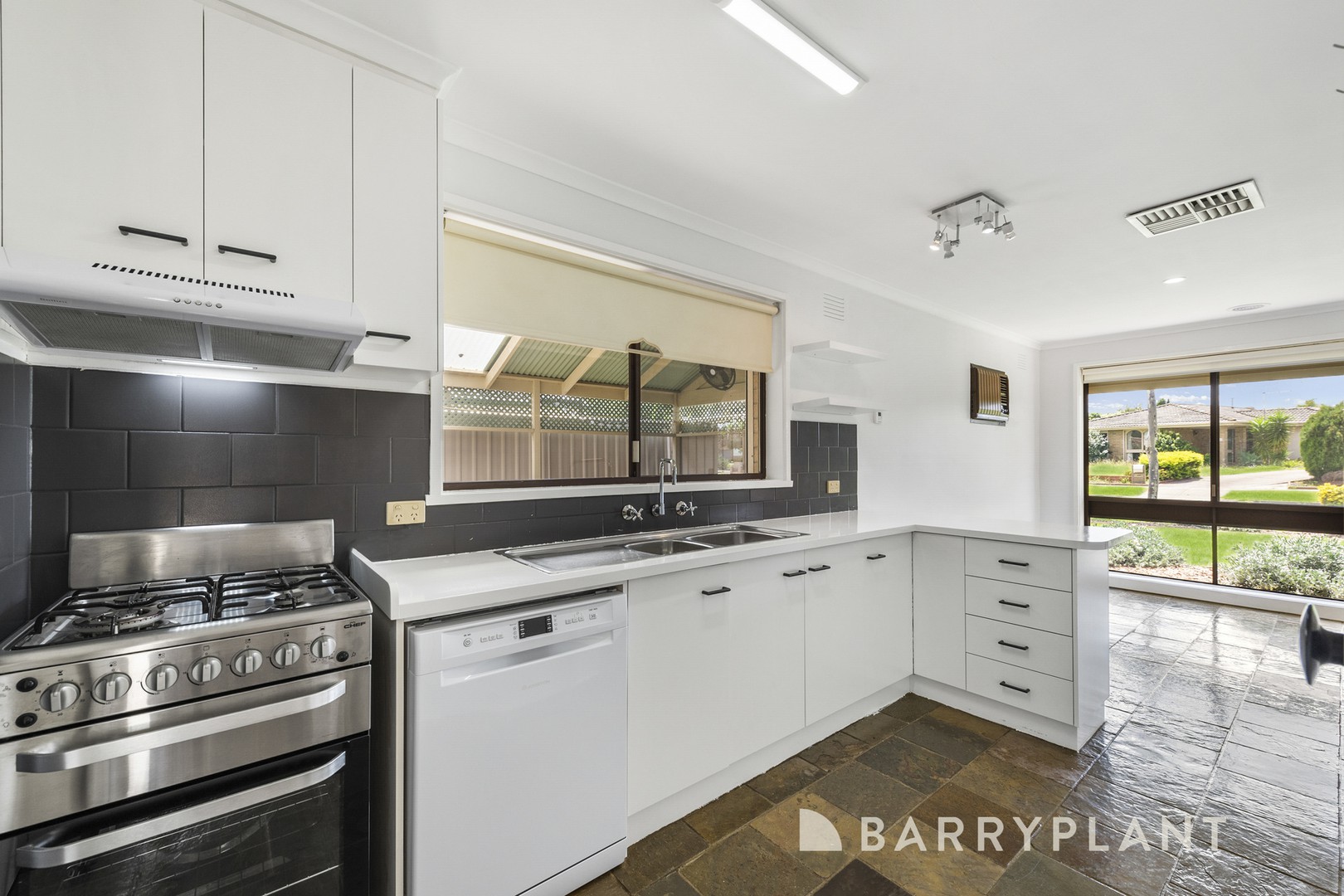 109 West Melton Drive, Melton West, VIC 3337, Melton West - Thumbnail 6