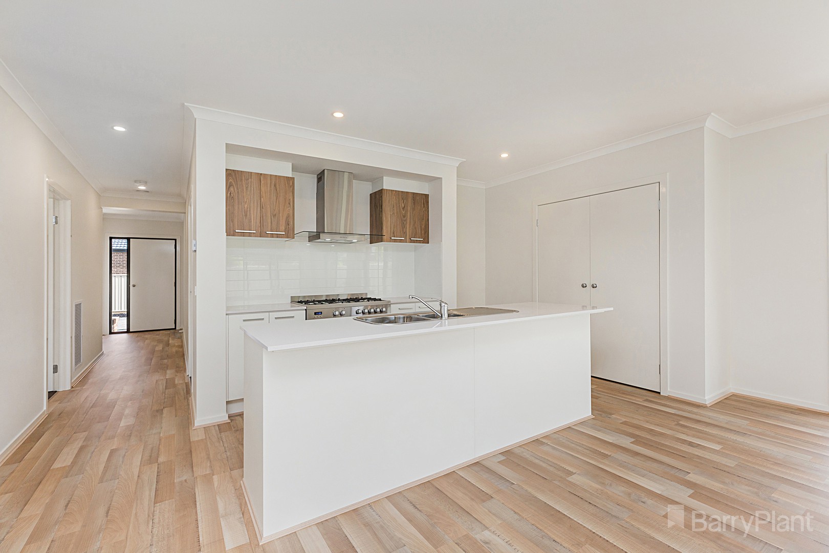 10B Sullivan Street, Ascot, VIC 3551 - Thumbnail 2 - 11/10/2021