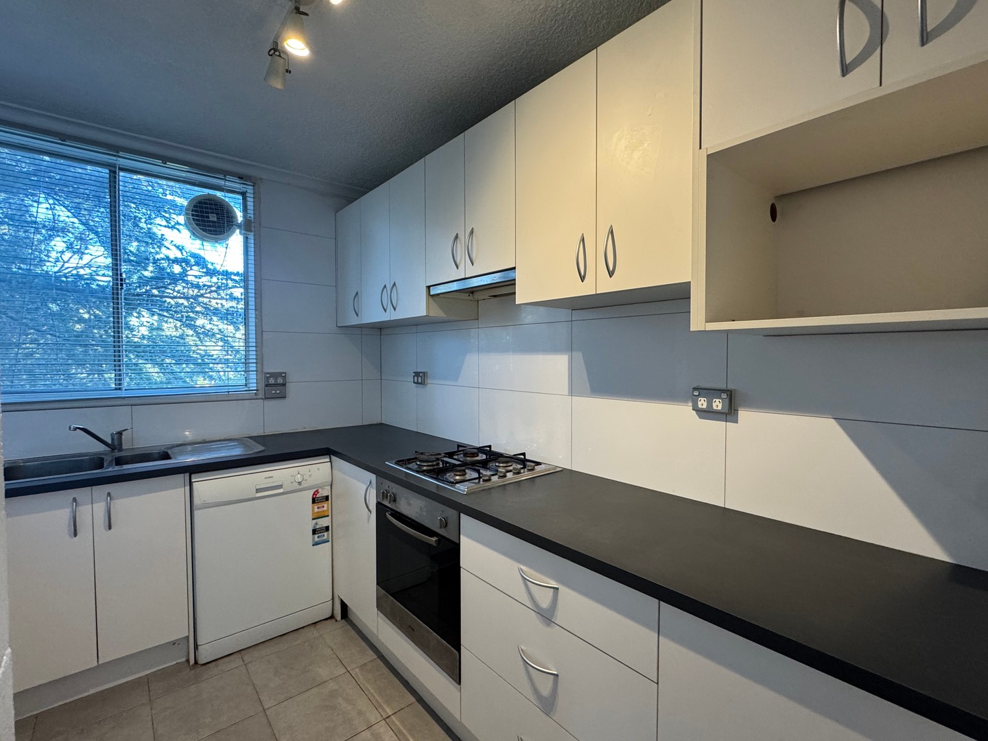 11/13 Hopetoun Ave, Brunswick West, VIC 3055 - Thumbnail 2 - 12/06/2026