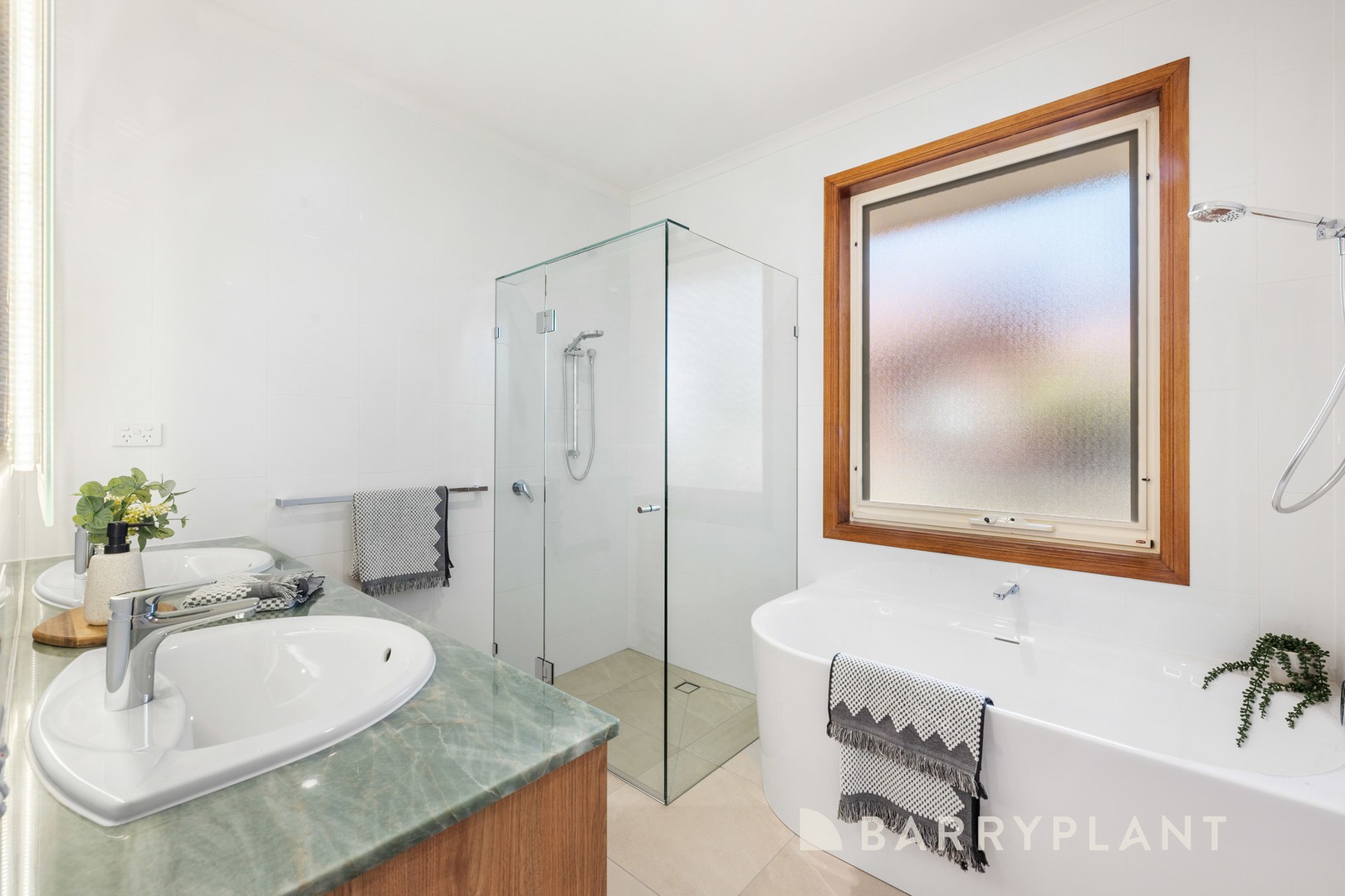 11-13 Sanctuary Close, Werribee, VIC 3030, Werribee - Thumbnail 5